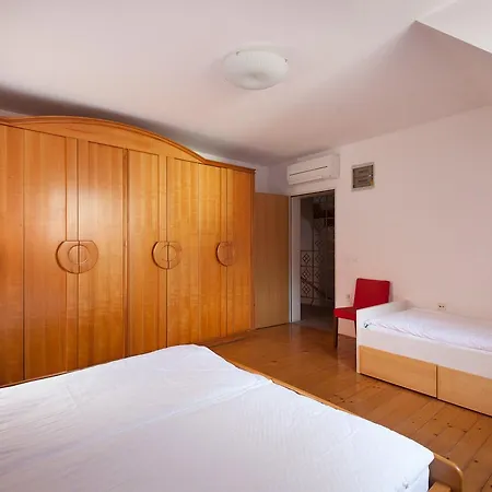 Spacious 2-bedroom Zabjak With Ac Tour As Apartment