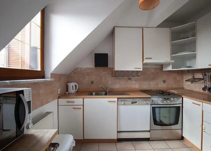 Spacious 2-bedroom Zabjak With Ac Tour As Apartman *